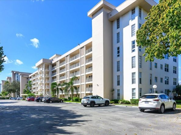 2651 S Course Dr 210, Pompano Beach FL 33069
