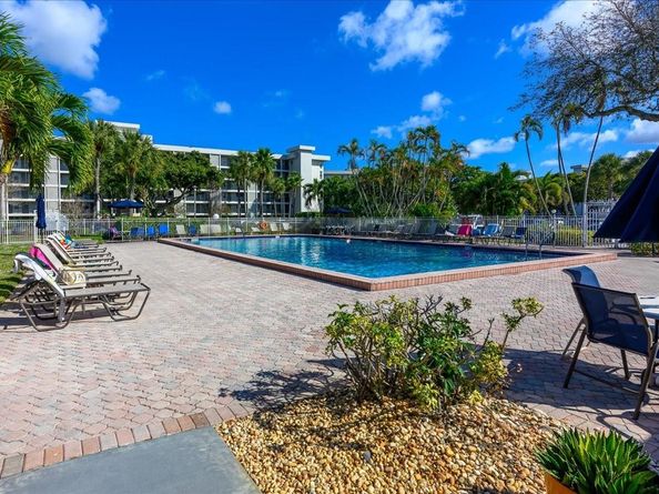2651 S Course Dr 210, Pompano Beach FL 33069