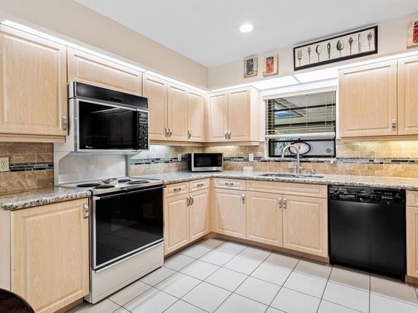 3 Glens Drive E, Boynton Beach FL 33436