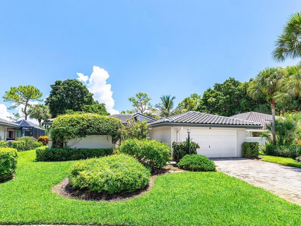 3 Glens Drive E, Boynton Beach FL 33436