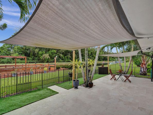 96 Mayfair Lane, Boynton Beach FL 33426