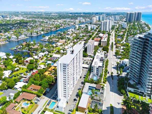 2200 NE 33rd Ave 15J, Fort Lauderdale FL 33305