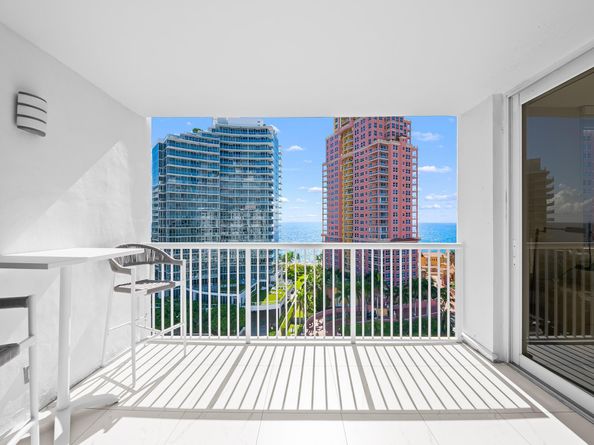 2200 NE 33rd Ave 15J, Fort Lauderdale FL 33305