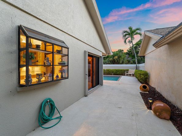 104 Sand Pine Drive, Jupiter FL 33477