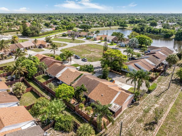 5721 Bennington Way, Lake Worth FL 33463