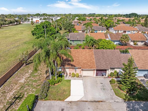 5721 Bennington Way, Lake Worth FL 33463