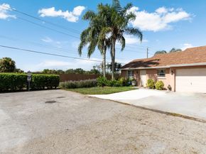 5721 Bennington Way, Lake Worth FL 33463