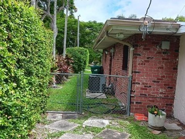 1070 NW 149th St, Miami FL 33168