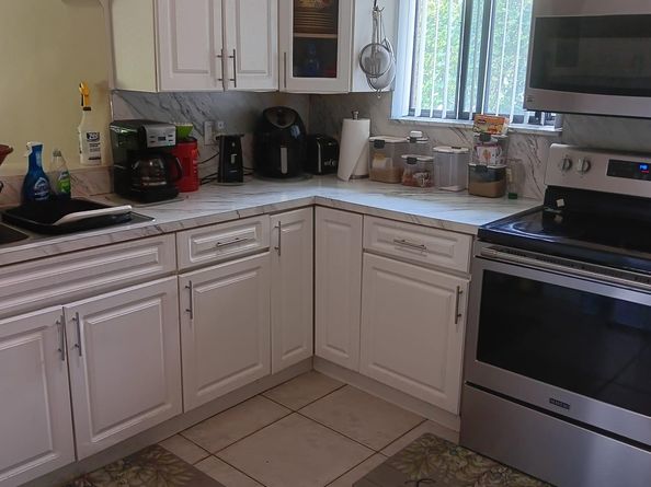 1070 NW 149th St, Miami FL 33168