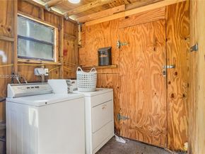 898 NE 39th Street, Oakland Park FL 33334