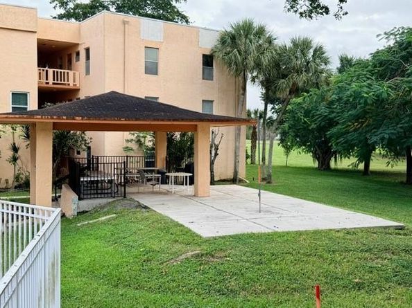 8390 Lagos De Campo Bl 305, Tamarac FL 33321