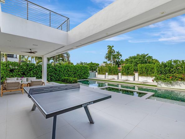 31 Pelican Dr, Fort Lauderdale FL 33301