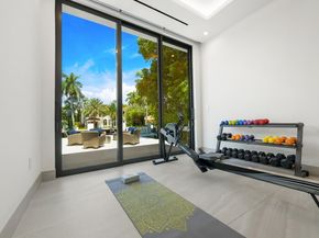 31 Pelican Dr, Fort Lauderdale FL 33301