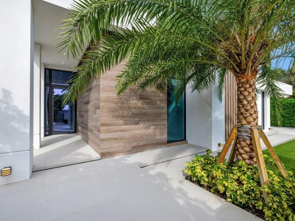 31 Pelican Dr, Fort Lauderdale FL 33301