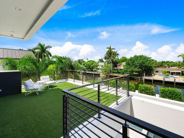 31 Pelican Dr, Fort Lauderdale FL 33301