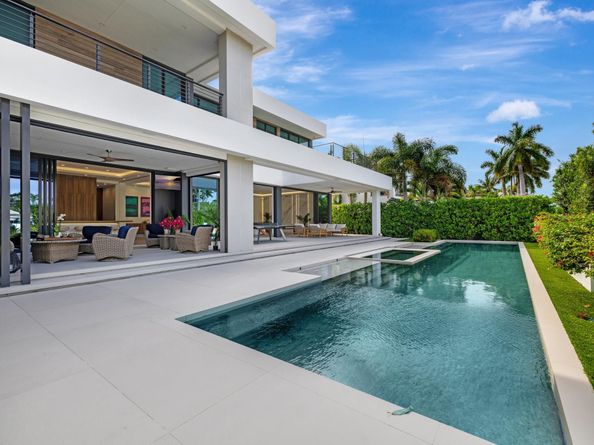 31 Pelican Dr, Fort Lauderdale FL 33301