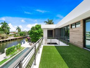 31 Pelican Dr, Fort Lauderdale FL 33301