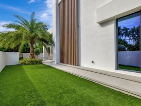 31 Pelican Dr, Fort Lauderdale FL 33301