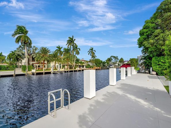 31 Pelican Dr, Fort Lauderdale FL 33301