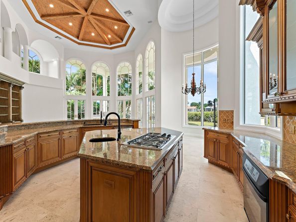 42 Saint Thomas Drive, Palm Beach Gardens FL 33418