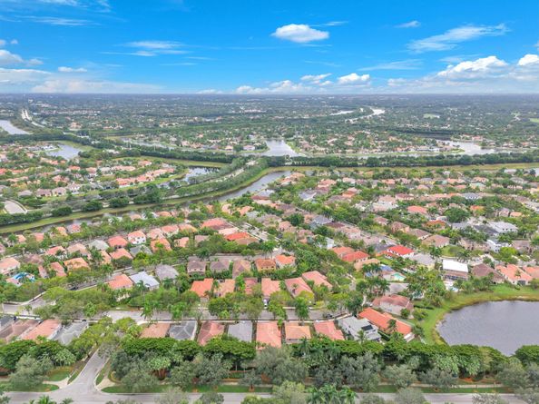 941 Bluewood Ter, Weston FL 33327