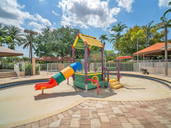 941 Bluewood Ter, Weston FL 33327