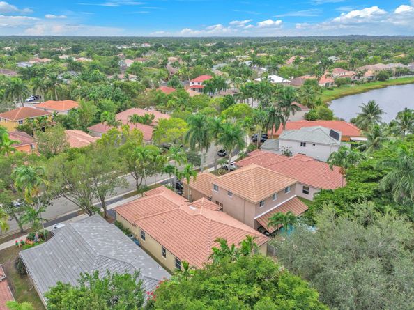 941 Bluewood Ter, Weston FL 33327