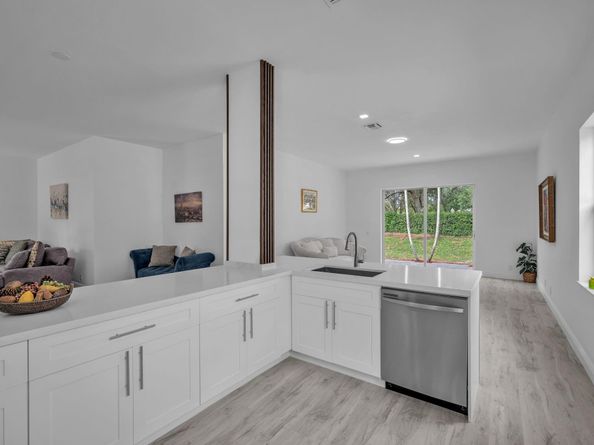 941 Bluewood Ter, Weston FL 33327