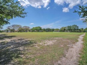 941 Bluewood Ter, Weston FL 33327