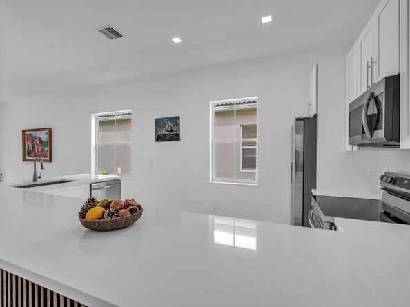941 Bluewood Ter, Weston FL 33327