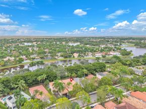 941 Bluewood Ter, Weston FL 33327