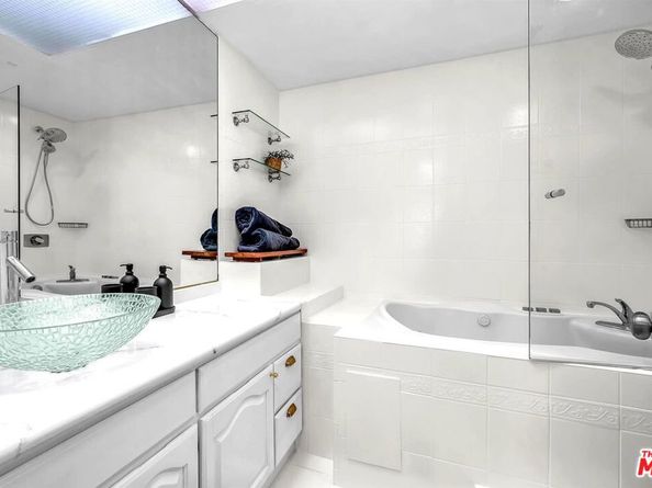 7250 Franklin Avenue 204, Los Angeles CA 90046