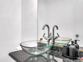 7250 Franklin Avenue 204, Los Angeles CA 90046