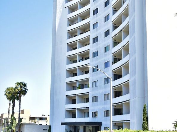 7250 Franklin Avenue 204, Los Angeles CA 90046