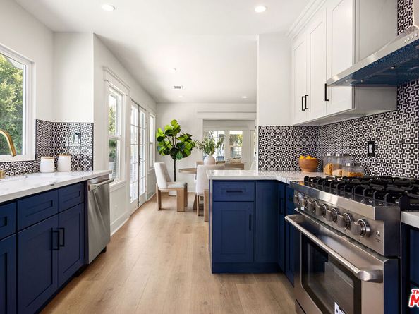 6631 De Longpre Avenue, Los Angeles CA 90028