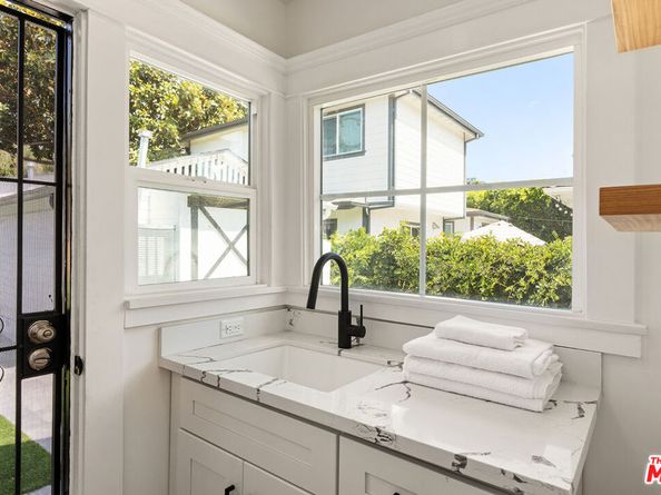 6631 De Longpre Avenue, Los Angeles CA 90028