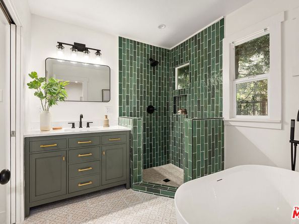 6631 De Longpre Avenue, Los Angeles CA 90028