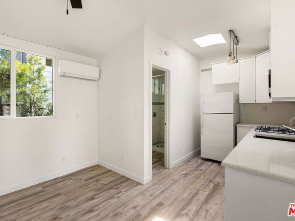 6631 De Longpre Avenue, Los Angeles CA 90028