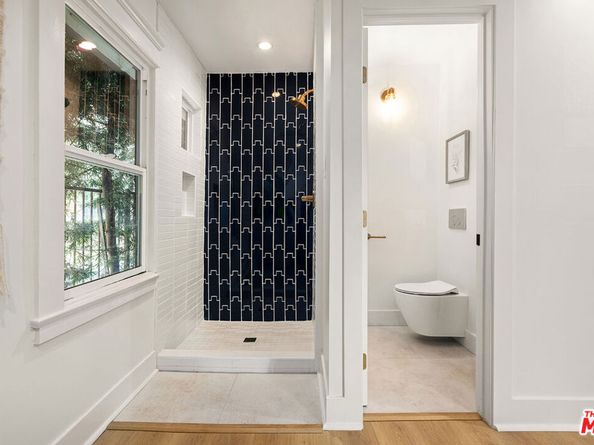 6631 De Longpre Avenue, Los Angeles CA 90028