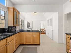 155 N Detroit Street, Los Angeles CA 90036