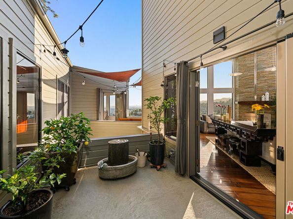 5677 Spreading Oak Drive, Los Angeles CA 90068
