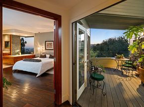 5677 Spreading Oak Drive, Los Angeles CA 90068