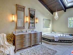 6322 W 78TH Place, Los Angeles CA 90045