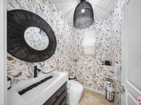 18330 Hanan Court, Tarzana CA 91356