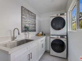 1413 Allenford Avenue, Los Angeles CA 90049