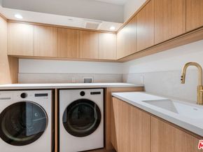 1205 Las Lomas Place, Pacific Palisades CA 90272