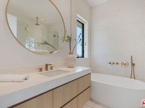 1205 Las Lomas Place, Pacific Palisades CA 90272