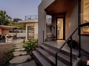 1205 Las Lomas Place, Pacific Palisades CA 90272