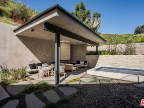 1205 Las Lomas Place, Pacific Palisades CA 90272