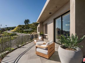 1205 Las Lomas Place, Pacific Palisades CA 90272